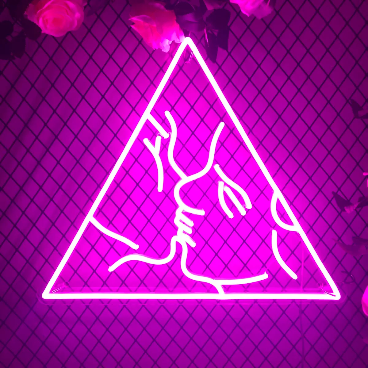 Man-Woman-Kiss-Neon-Sign-HAPPYNEON_c1632731-1fbb-498c-b3ac-21729d224c4f
